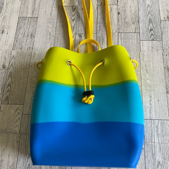 Backpack High Fashion Bag - Picture 4 of 4